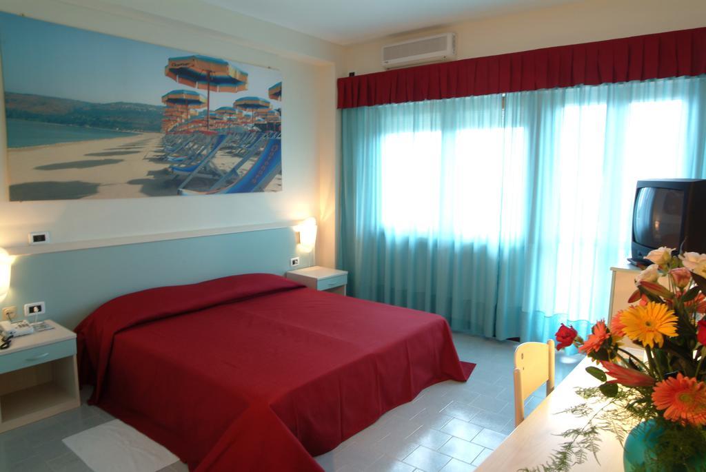Cliffs Hotel Joppolo Szoba fotó